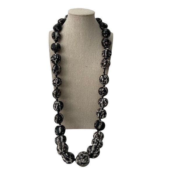 Long Beaded Necklace in Black and White - Picture 1 of 3